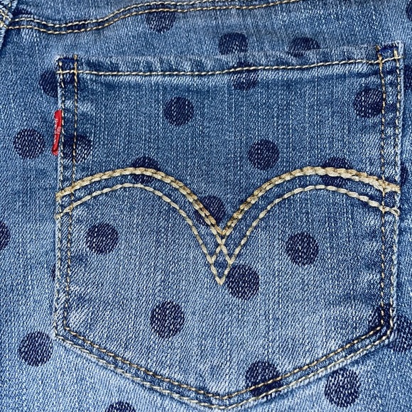 Levi’s distressed denim medium dark jean shorts with polkadots. - Picture 7 of 9